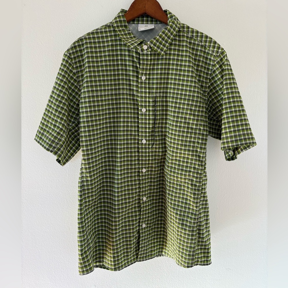 Kathmandu Outdoors lightweight short sleeved men’s casual button down shirt